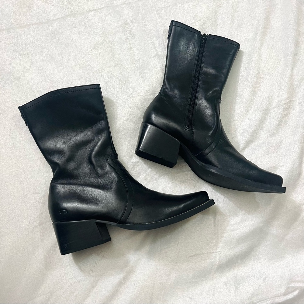 Black Skechers Pointed zip up leather boots